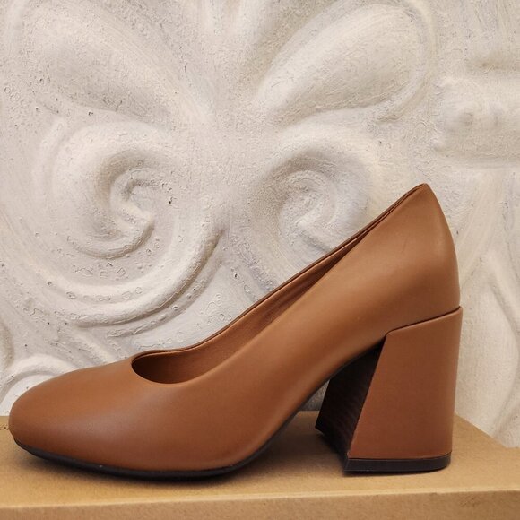 Gentle Souls "Irie" Block Heeled Pump. Pecan. NIB. Size 5.5 - Picture 2 of 11